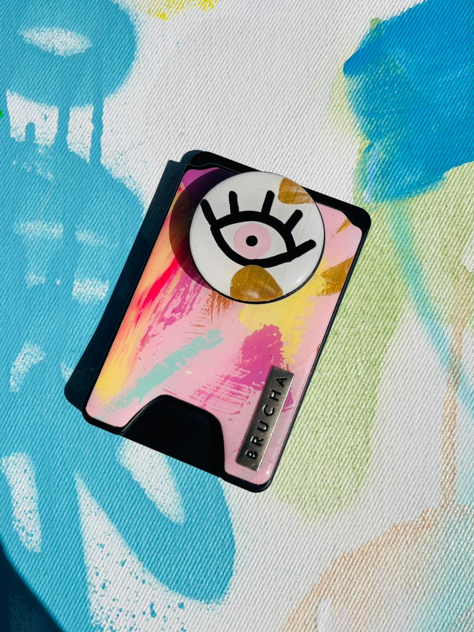 Cartera MagSafe con phone holder incluido handpainted - I See You Rosa